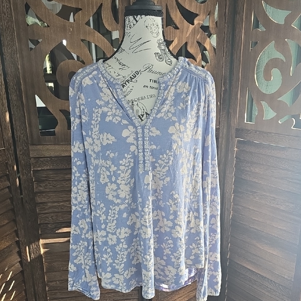 Lucky Brand Blue and‎ Cream Floral Blouse